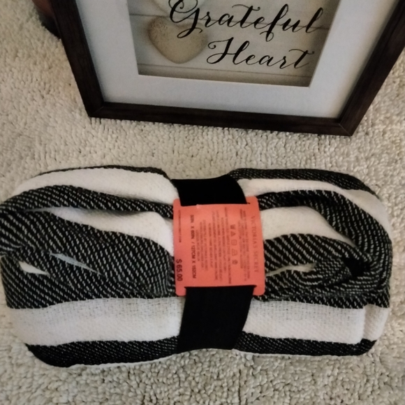 Victoria Secret Throw Blanket - Picture 2 of 3